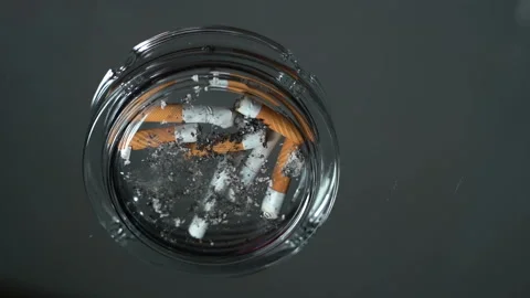 Take away an ashtray with cigarettes Vídeo Stock 119277608
