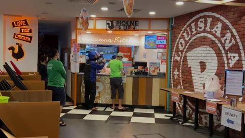TAKE AWAY RESTAURANT GRAB ORDERS 動画素材 133771525