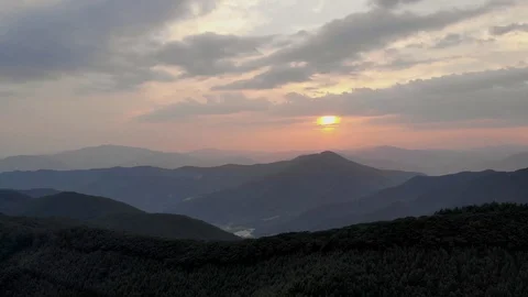 Take a drone at the top of a mountain Video stock 122975505