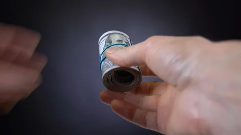 Take the gum off the roll of dollars Vídeo Stock 127546242