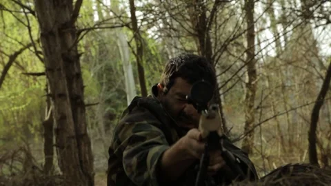 Take a gun 4 Video stock 323016679