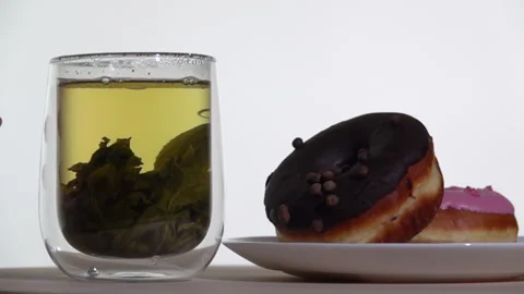 Take a mug of tea with your hand. Slow motion 500fps Видео 130454539