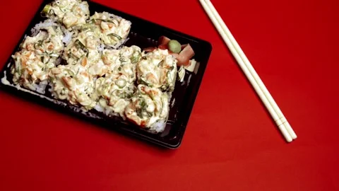 Take out Sushi Volcano Roll on a plastic container Видео 150848095
