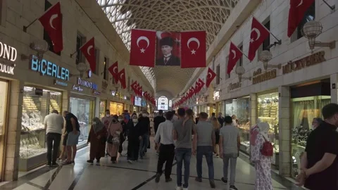 Take of people walking with face mask in Turkish mall in pandemia Stock Footage 159092190