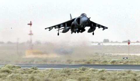 Take-off For An Raf Harrier Gr7 On Its Way To Iraq From Kuwait..nws Fotos de archivo