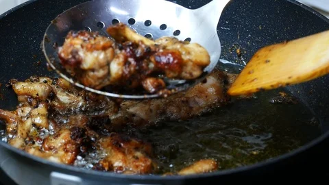 Take ripe fried chicken from boiled food oil palm Stock Footage 89514307