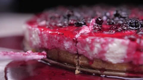 Take slice of raspberry pie cake slow motion Stock-Footage 150457554