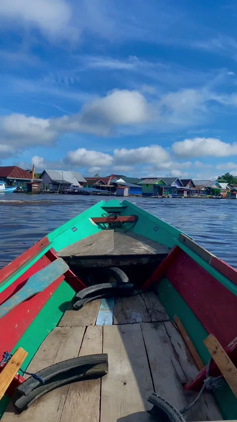 Take a small boat 库存影片 218418905