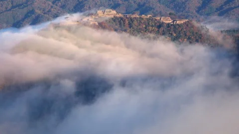 The Takeda Castle in the Sea of Clouds Vídeo Stock 330606444