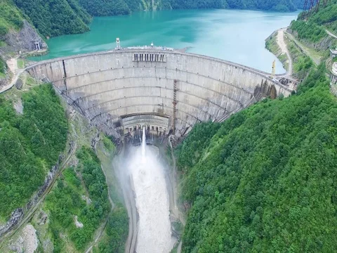 Takeoff Flying over Dam in Mountain Landscape Aerial 4k video 库存影片 80314416