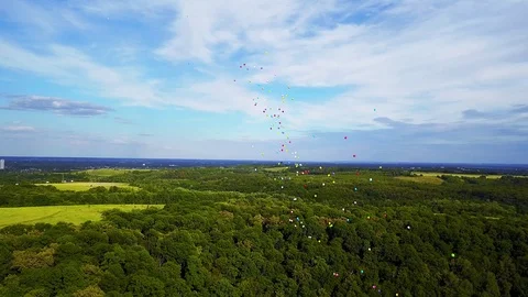 Takeoff of multicolored balloons Stock Footage 116432253