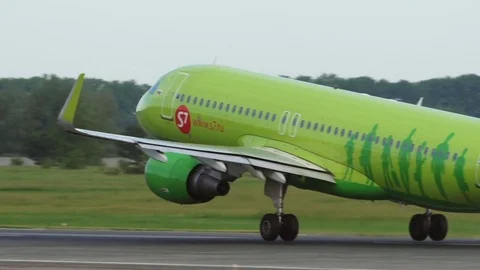 Takeoff of plane at the airport Vídeo Stock 78362576