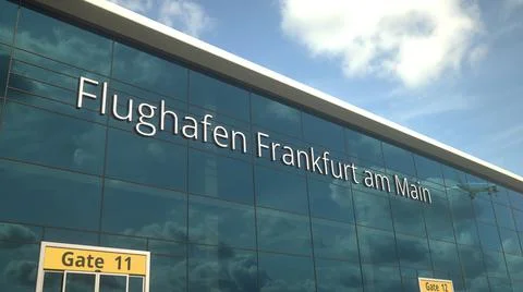 Taking off airplane reflecting in the modern windows with Flughafen Frankfurt am Ilustración de archivo