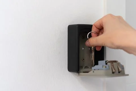 Taking apartment keys from open lockbox during contactless check in at rent.. Foto stock