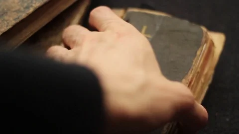 Taking Bible and Rosary Vídeo Stock 75950337