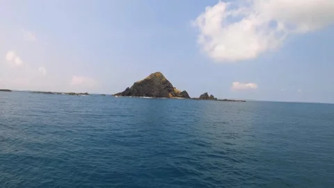 Taking boat trip look out to Toujinyu from a distance to ocean sea scape horizon 스톡 동영상 242997232