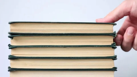 Taking books from a stack Vídeos de archivo 71071303