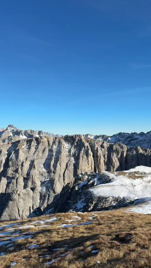 Taking in the Breathtaking Alpine View Over the Dolomites in Val di Fassa Vídeo Stock 334336530