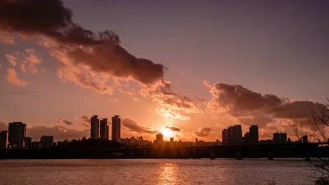 Taking a change of the beautiful evening glow time lapse. Seoul, South Korea. Vidéo 145927616