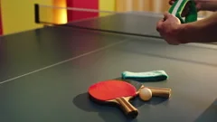 Man playing table tennis with robot auto, Stock Video