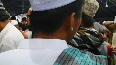 Taking food for dinner in mosque Stock Footage 107465538
