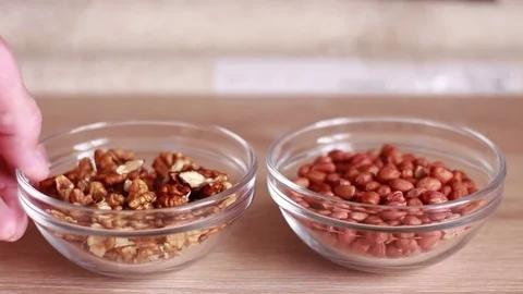 Taking glass plates with walnuts and peanuts 動画素材 81584572