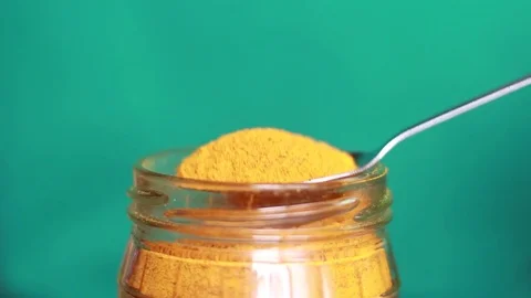 Taking grind turmeric from the glass pot 動画素材 80799751
