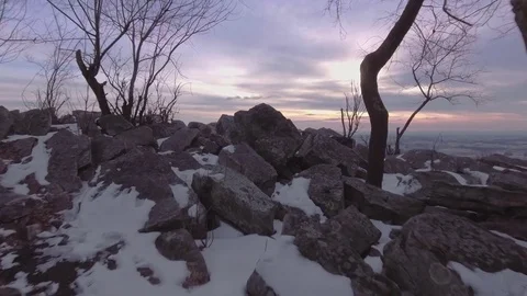Taking off from mountain Vídeos de archivo 72706747