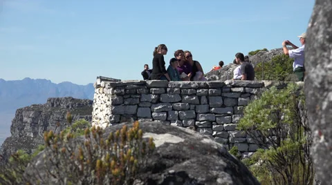 Taking photos from viewpoint on Table Mountain 스톡 동영상 39302476