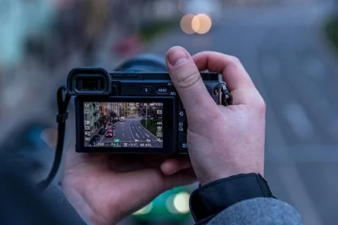 Taking pictures with camera through another camera and lens Stock-Fotos