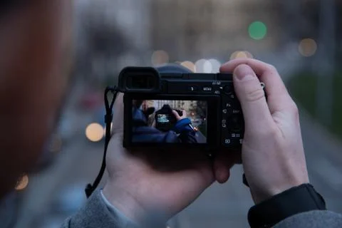 Taking pictures with camera through another camera and lens Фото