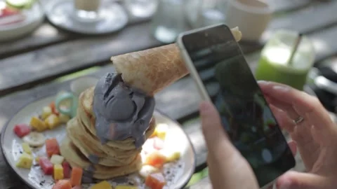 Taking pictures of a stack of ice cream pancakes. Stock Footage 269514786