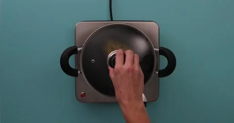 Taking a potato out of boiling water 1 스톡 동영상 132149367