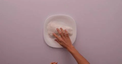 Taking scissors out of the mixture 1 Video stock 132211165