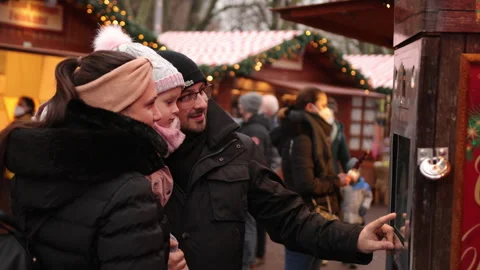 Taking selfie, self service machine, istant photo Vídeos de archivo 231411305