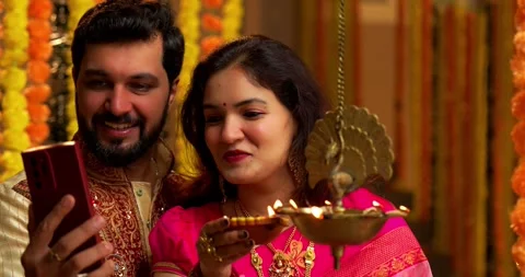 Taking Selfie While Lighting Samai During Diwali – Indian Couple Celebrates Stockbeeldmateriaal 342380487