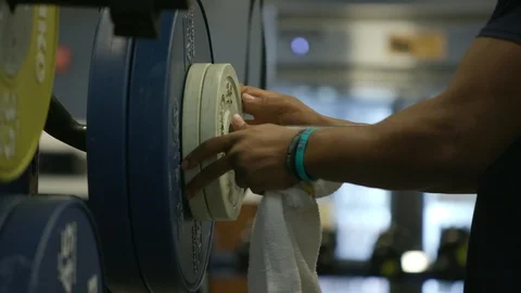 Taking weights off of a barbell Stock Footage 103867791