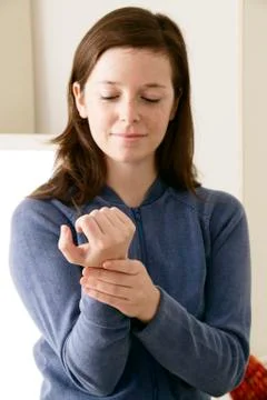 Taking a woman's pulse Stock-Fotos