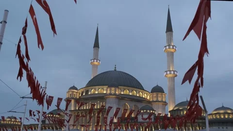 Taksim Mosque Shot Video stock 223167996