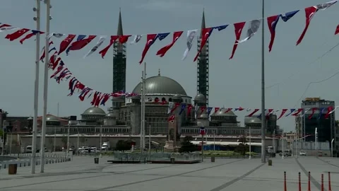 Taksim square in the curfew. Video stock 147022135