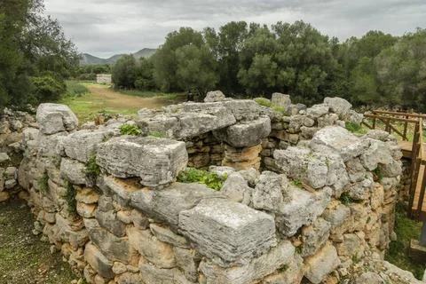 Talaiot techado.Yacimiento arqueologico de Hospitalet Vell. 1000-900 antes... Stock Photos