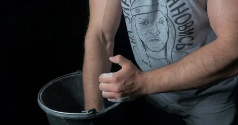Talc sports. Closeup of a muscular man ready to workout. male powerlifter hand Stock Footage