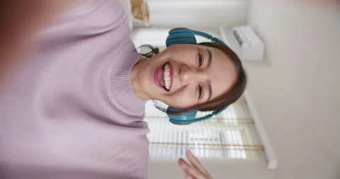 Talent platform show and share funny filter effect in tiktok IG reel. 스톡 동영상 178482263