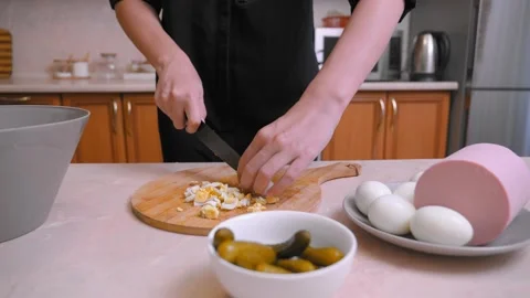 Talented Chef Expertly Assembles Zesty Vegetable And Cheese Mixture 库存影片 329063547