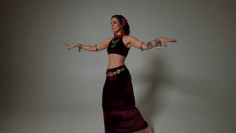 Talented dancer turning in slow motion moving chest and hips dancing belly dance Stock-Footage 221516706