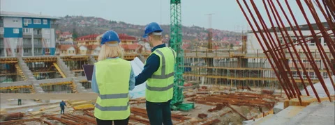 Talking about the future of Real Estate Vídeos de archivo 150856504