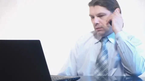 Talking on the phone, checking information in the computer Vídeo Stock 35713546