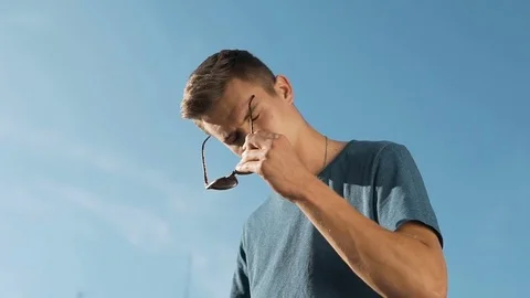 Talking by Smartphone Видео 76921285