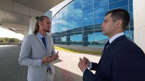 Talks about business development Vídeo Stock 77431665