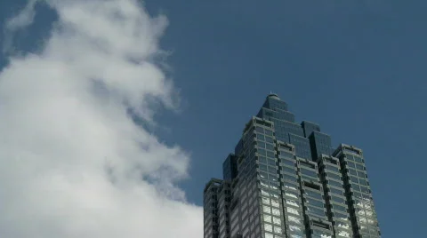 Tall building and clouds Stock-Footage 845298